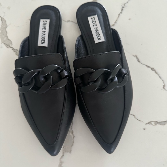 Steve Madden Shoes - Steve Madden Mules black‎ leather size 6.5 chain  detail. New, no box